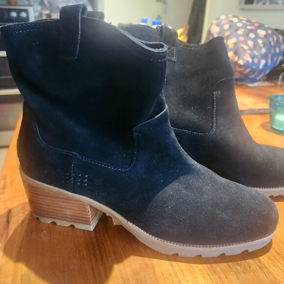 SOREL black suede ankle boots. Brand New!! Size 9 - Picture 2 of 7